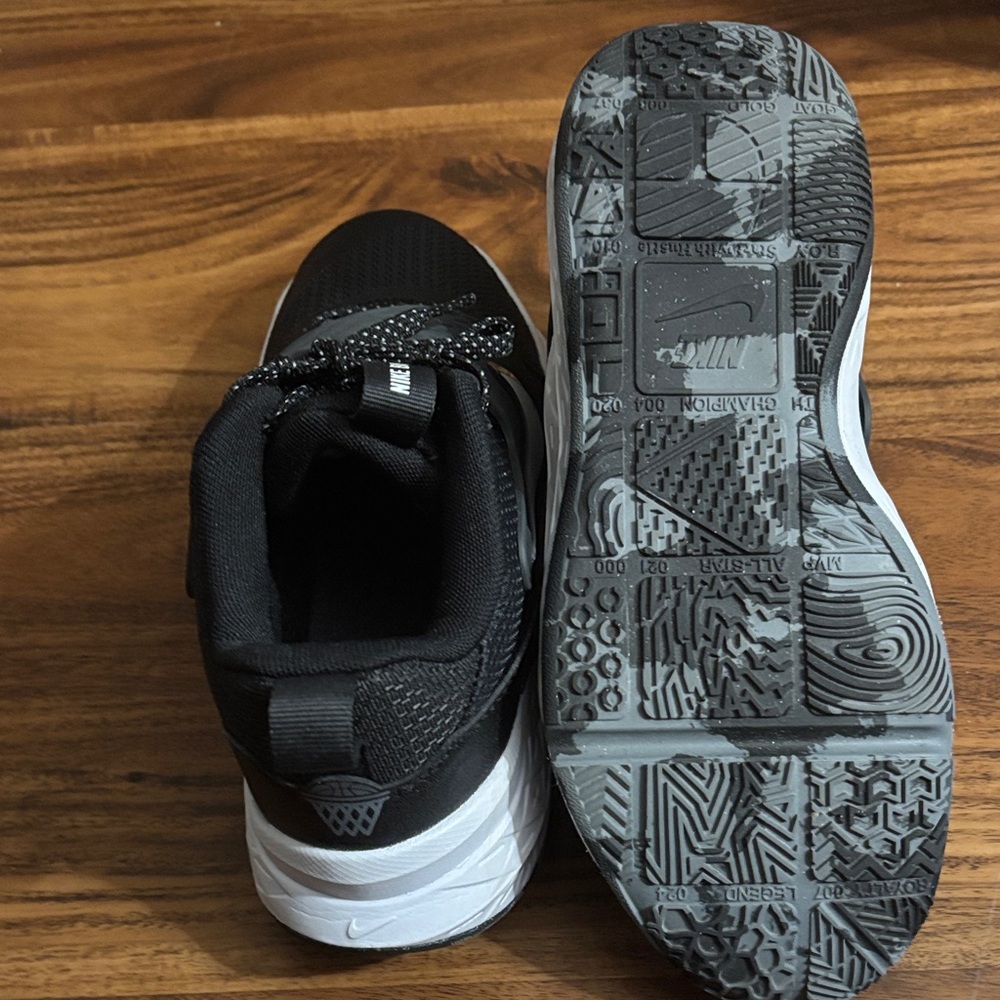 Nike Kids Team Hustle D12 sneakers - Picture 5 of 5